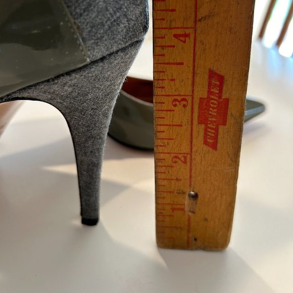 Elegant ESCADA 38.5 EU (8.5) Green Patent Leather and Grey Heels - Picture 7 of 10